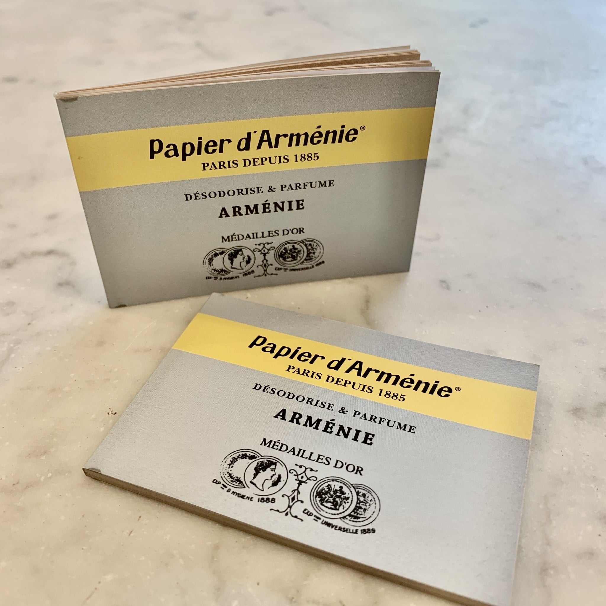 File:Papier d'Arménie déodorise & parfume Arménie Heftchen.jpg